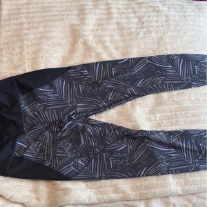 Patagonia Womens Leggings in Black and Gray Pattern